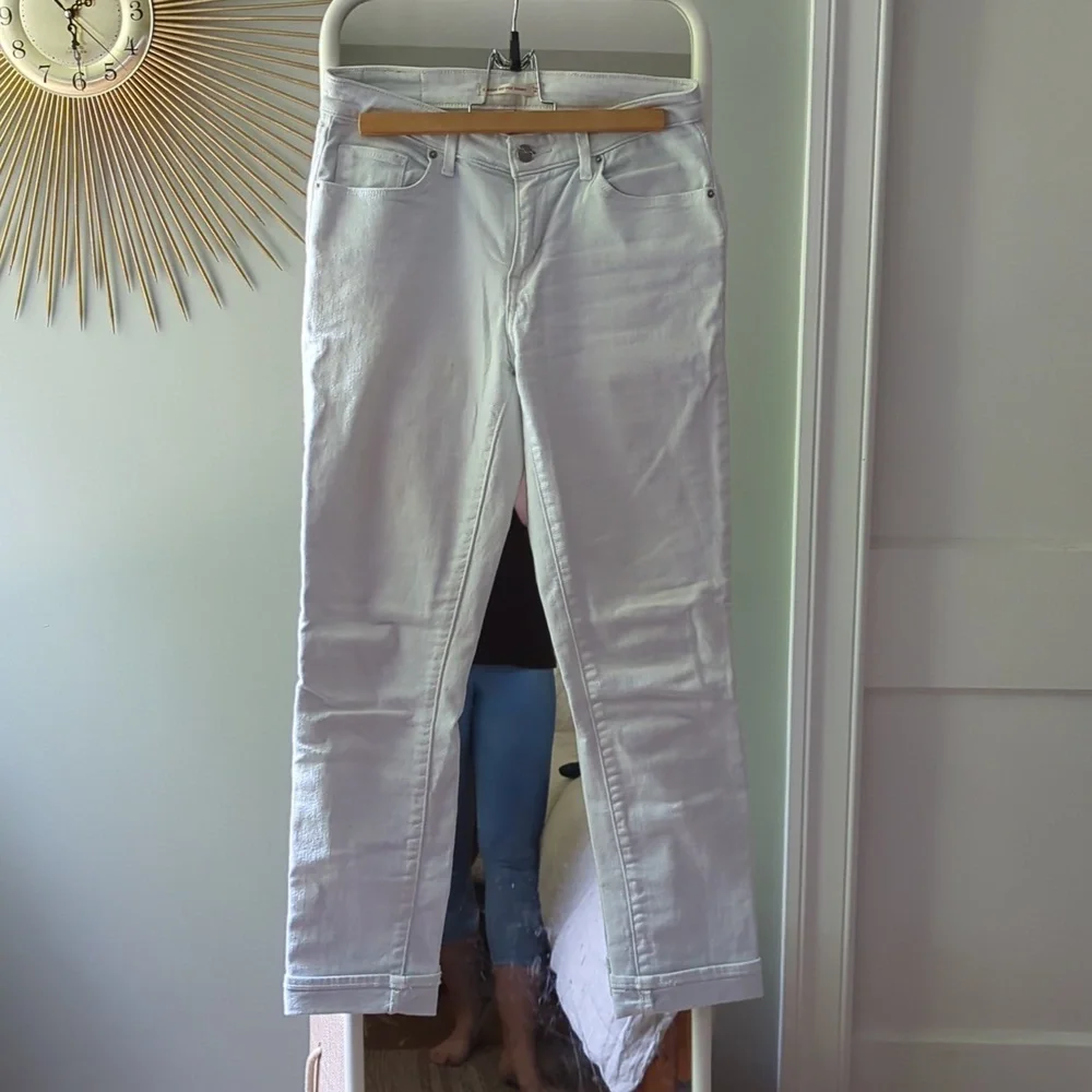 Levi's Classic Mid Rise Skinny White Jeans - Picture 5 of 6
